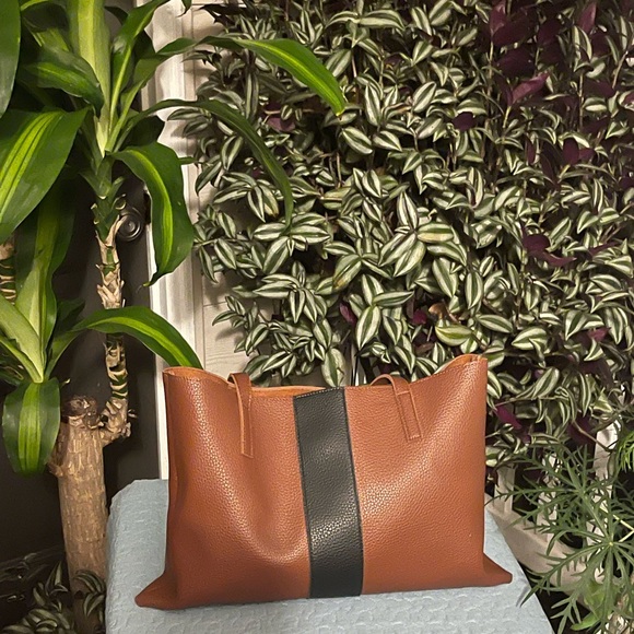 Vince Camuto Handbags - Vince Camuto